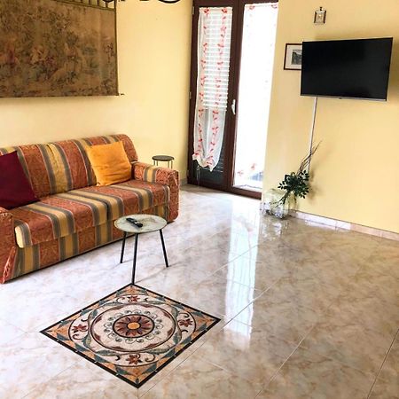 Di Padre In Figlio Bed & Breakfast Caserta Bagian luar foto